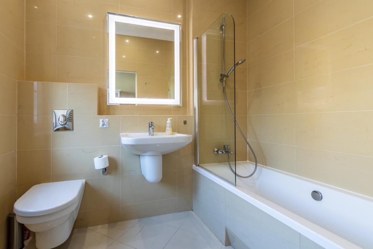 Apartament Luster I Obrazow Βαρσοβία Εξωτερικό φωτογραφία