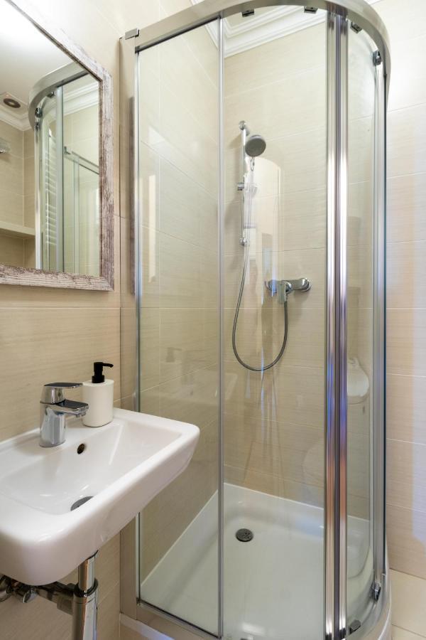 Apartament Luster I Obrazow Βαρσοβία Εξωτερικό φωτογραφία